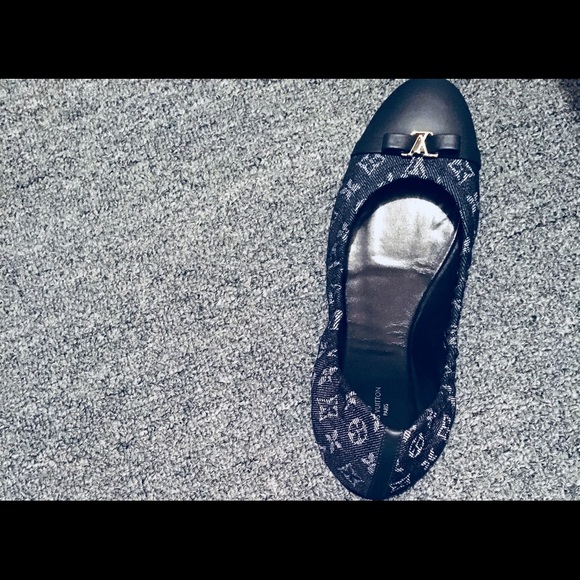 Louis Vuitton shoes! - Picture 6 of 8